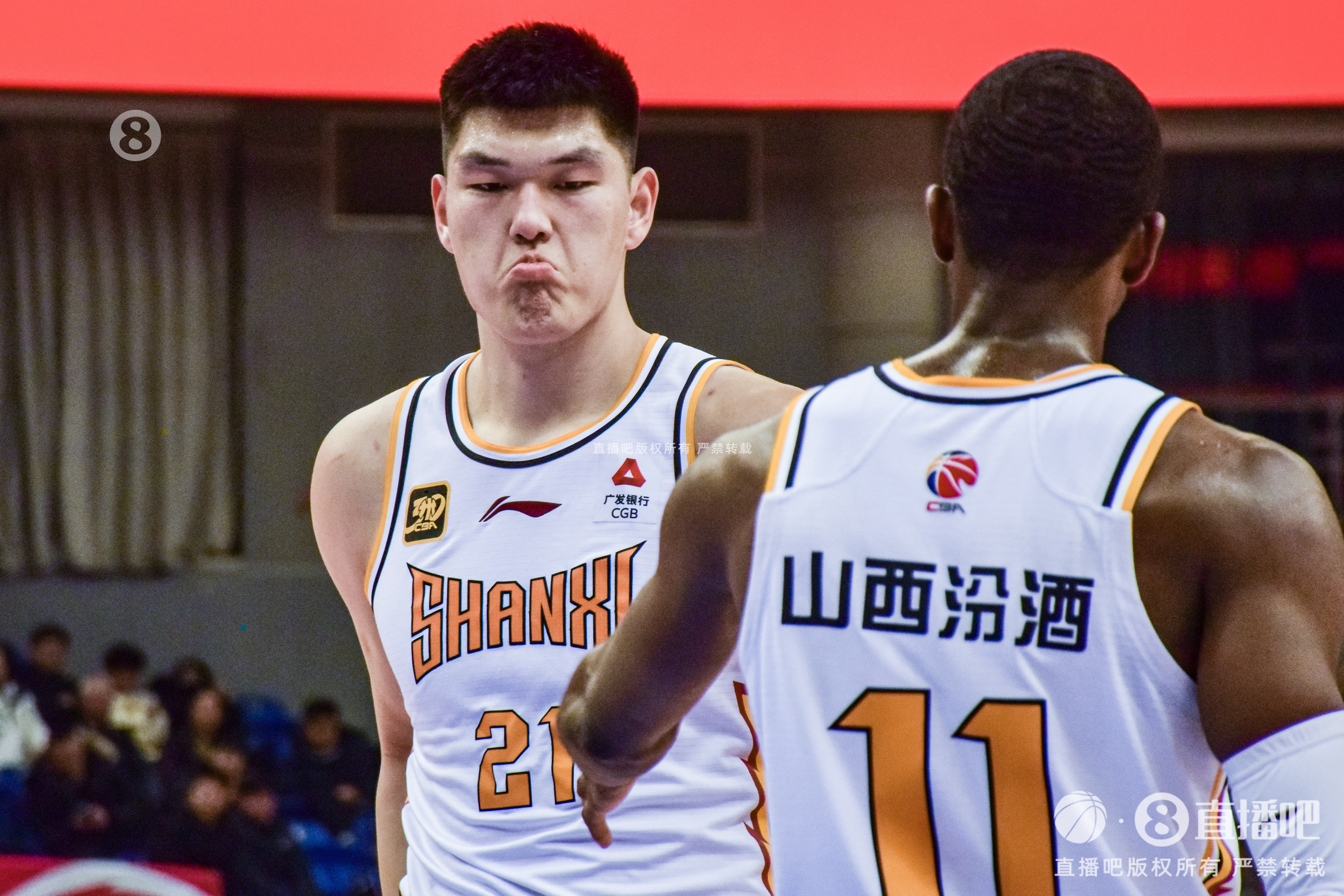 季孟年:刘传兴和法耶的内线组合 是山西今年蜕变的原因之一